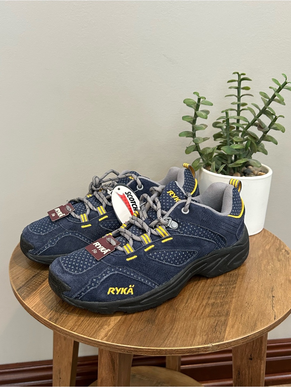 NWT Ryka Outdoor Walking Shoes Navy Leather 8.5W Wide Scotchgard